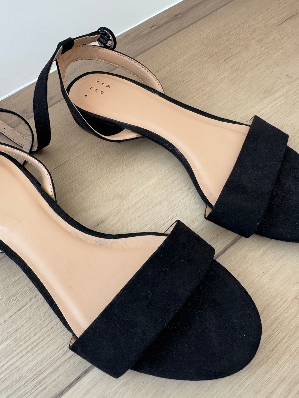 Black Sandals (Size: 8)