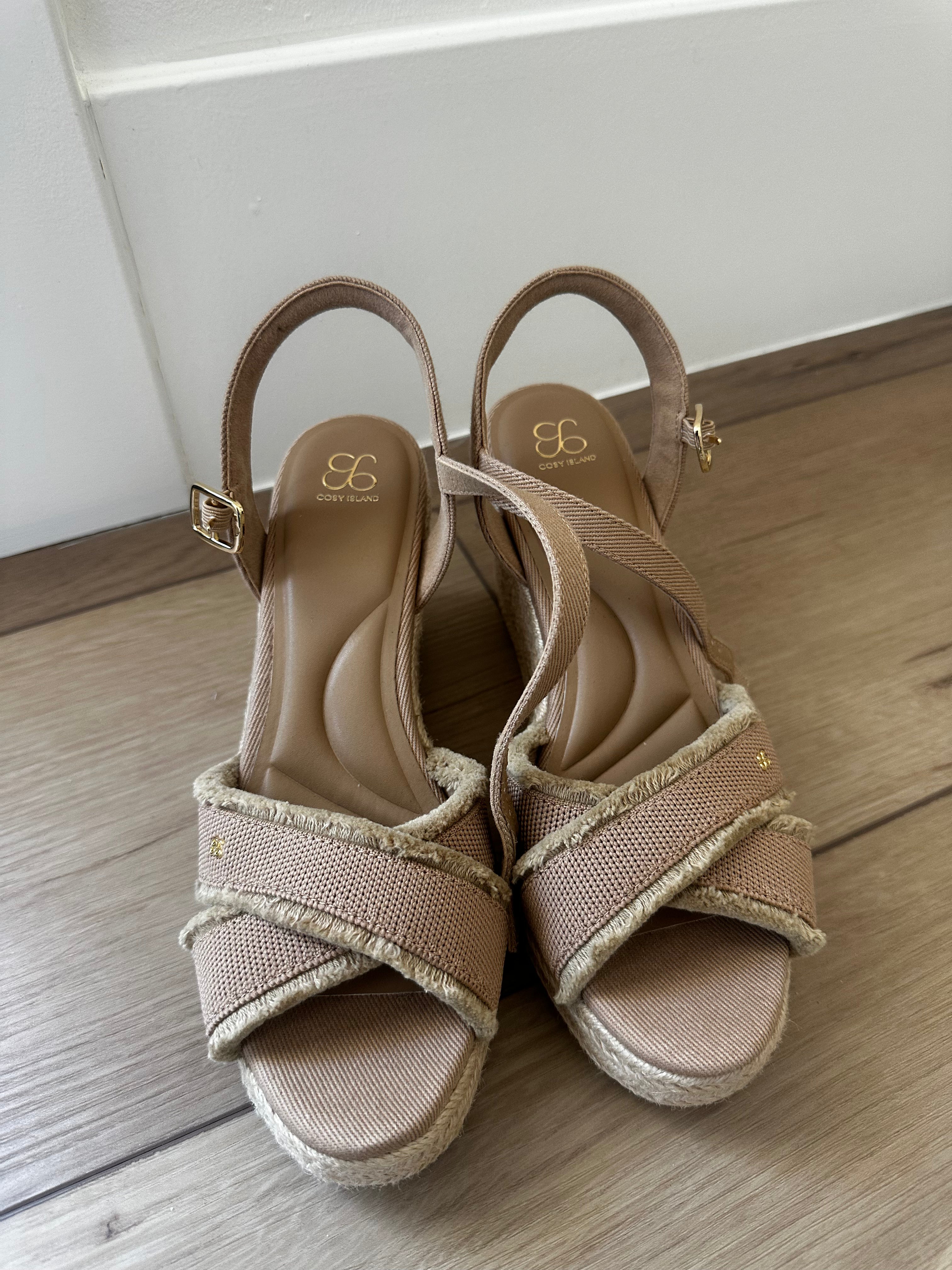 Wedge Heels (Size 7.5)