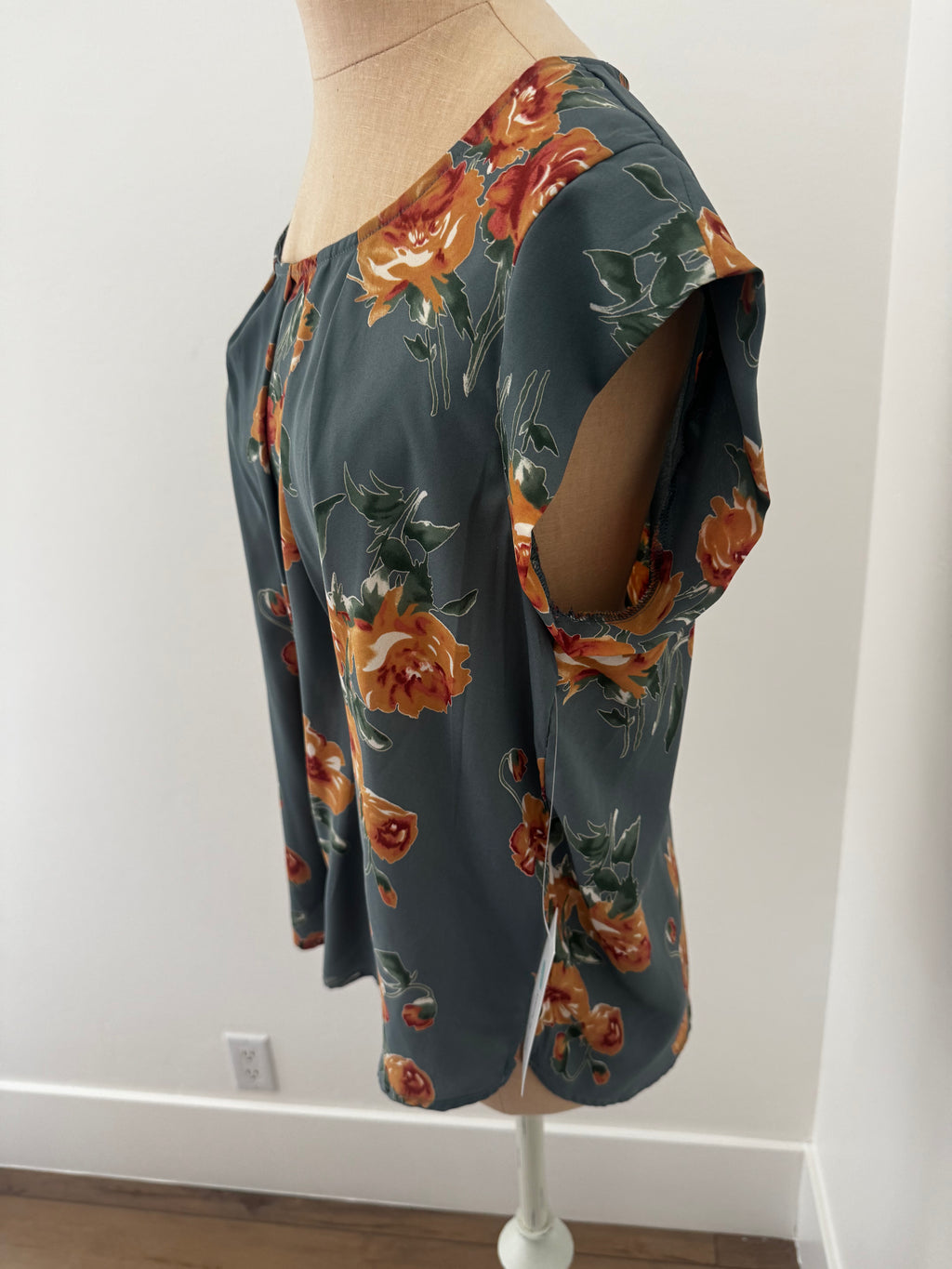 Blue Floral Top (Size: L)