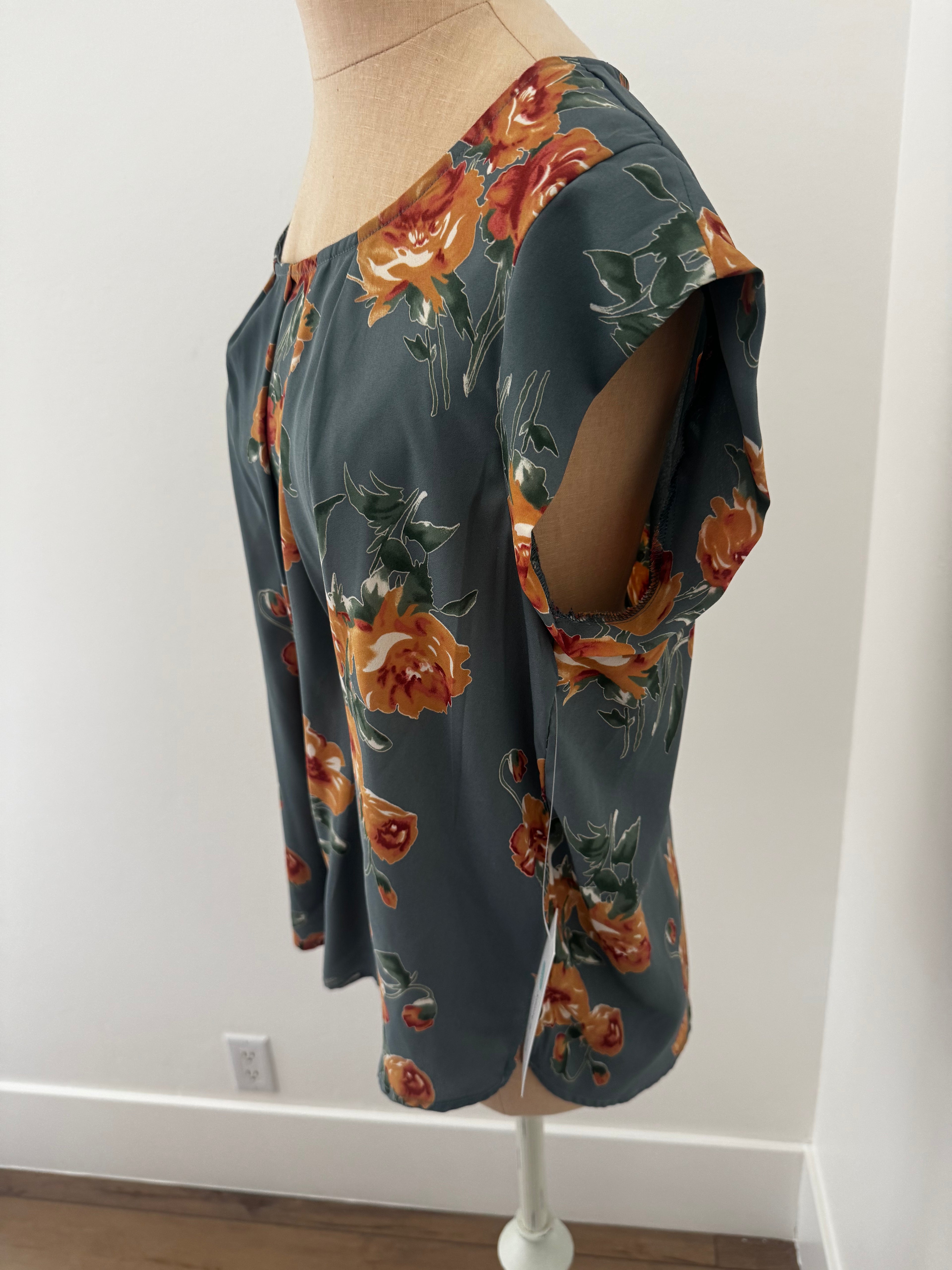 Blue Floral Top (Size: L)