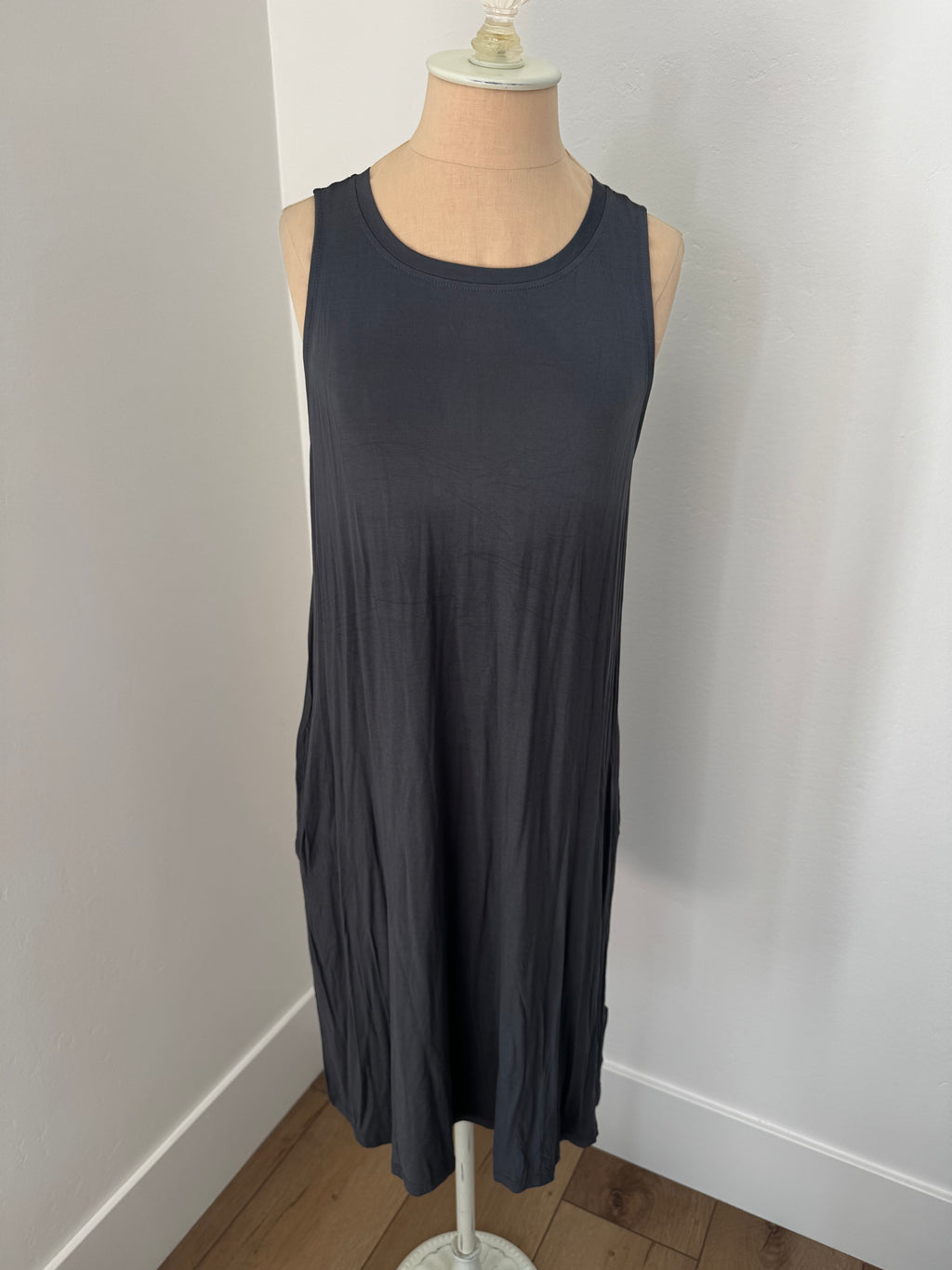 Gray Dress w/ Pockets (Size: M)