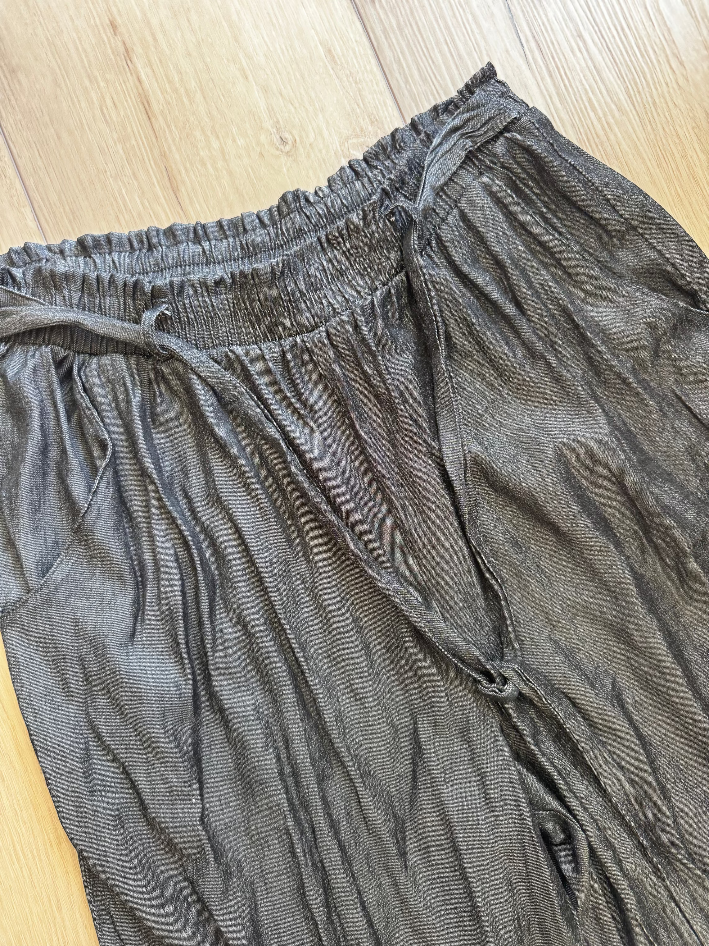 Gray Pants (Size: M)