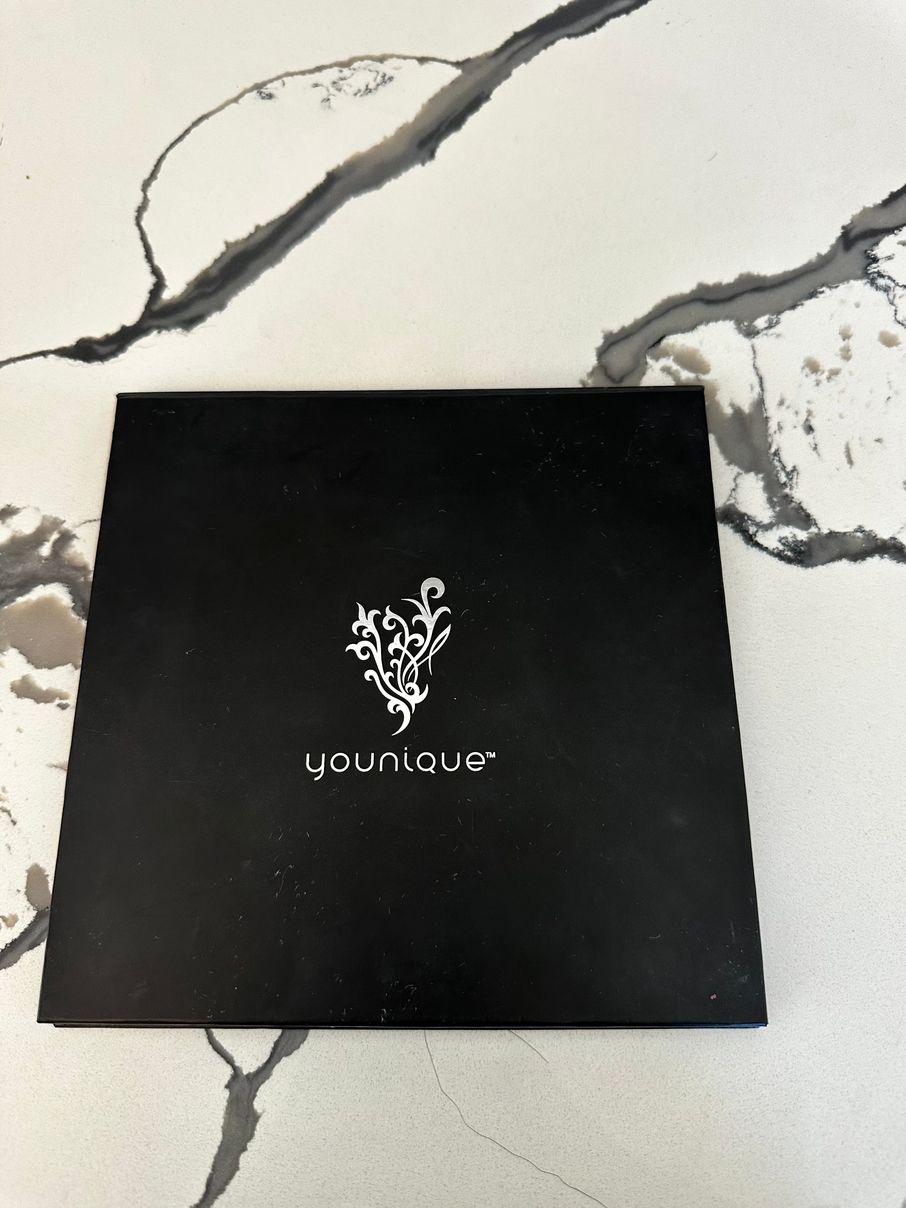Younique Magnetic Palette