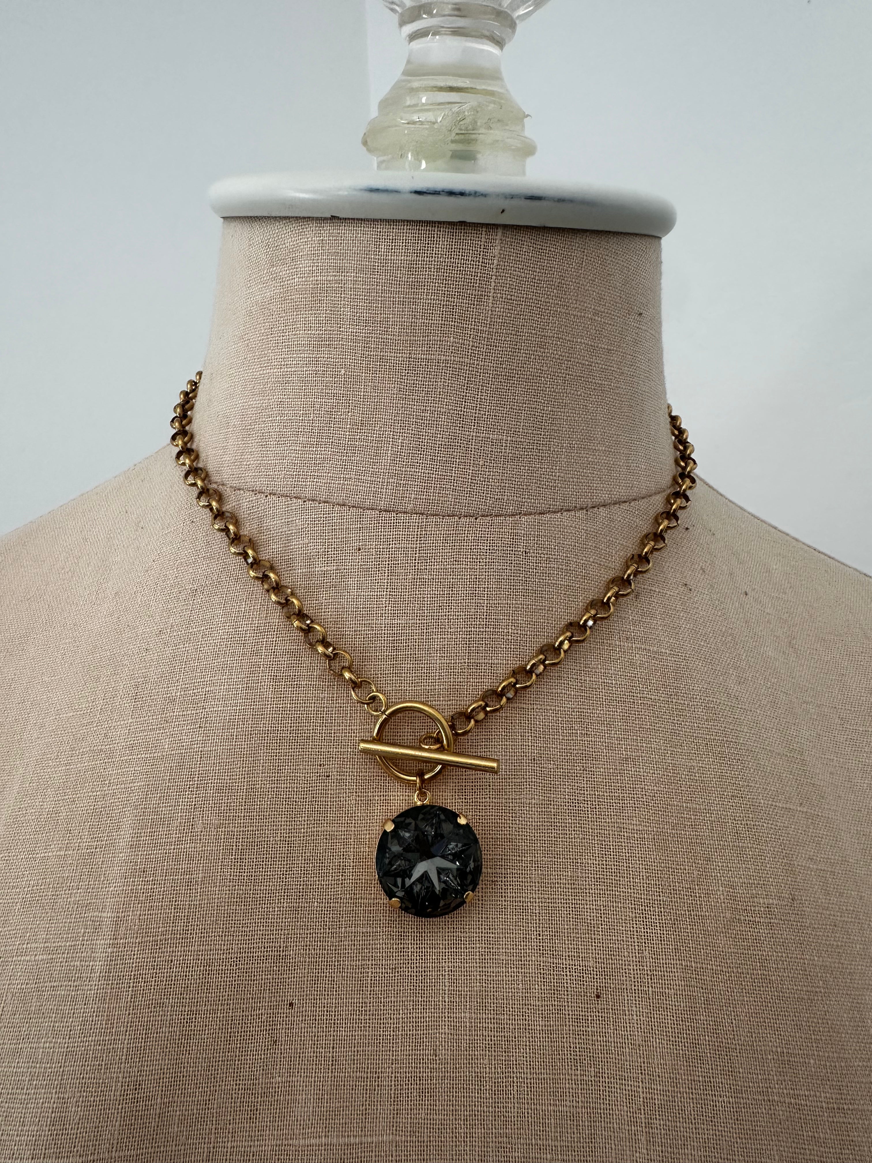 Luna Toggle Necklace In Black New