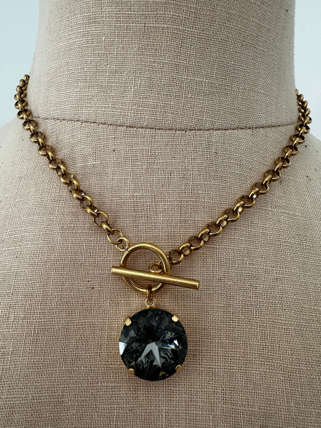 Luna Toggle Necklace In Black New