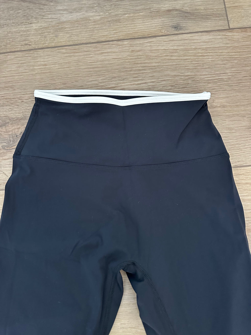 Black Legging WIth Thin White Band (Size Medium)