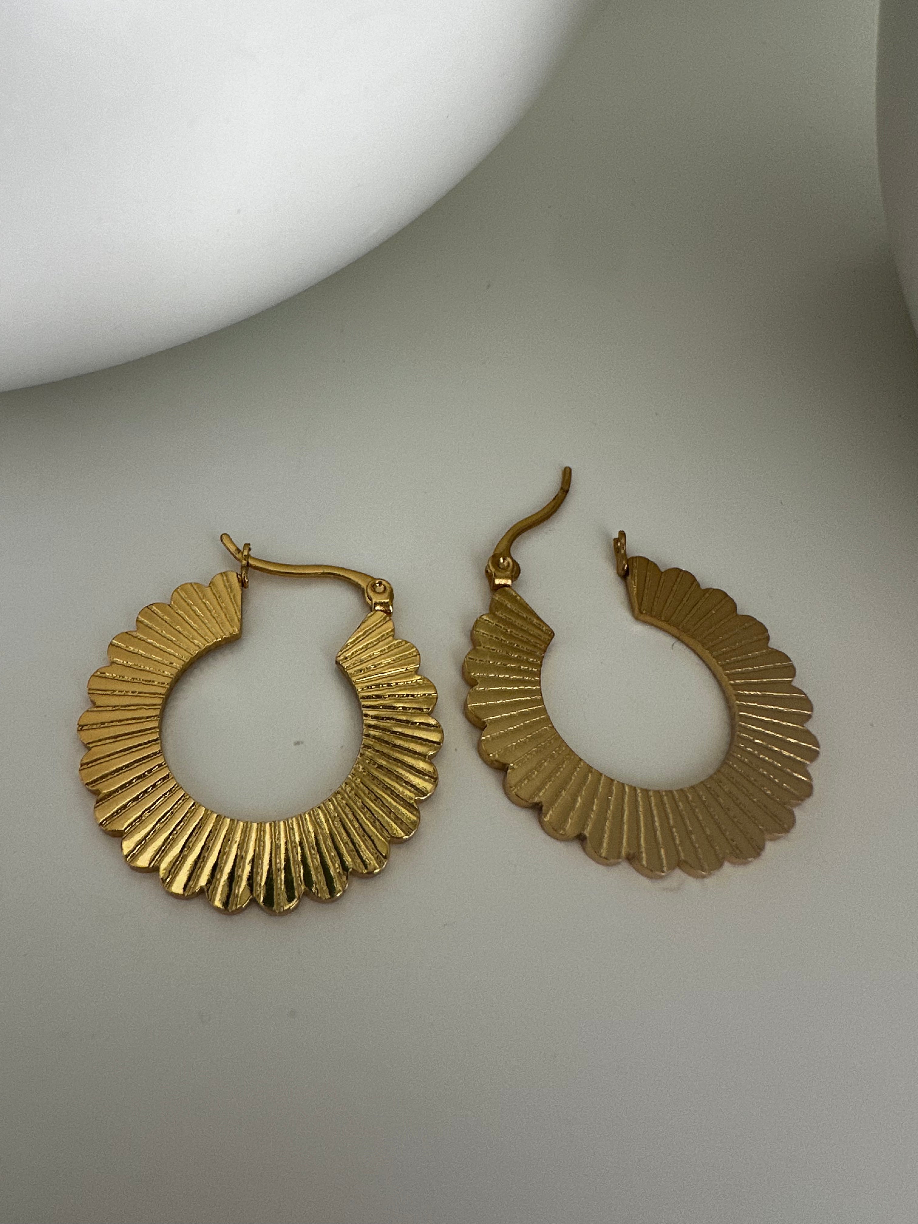 Hoops