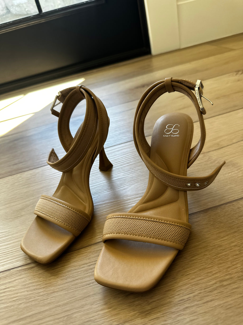 Tan Heels New (Size 7.5)
