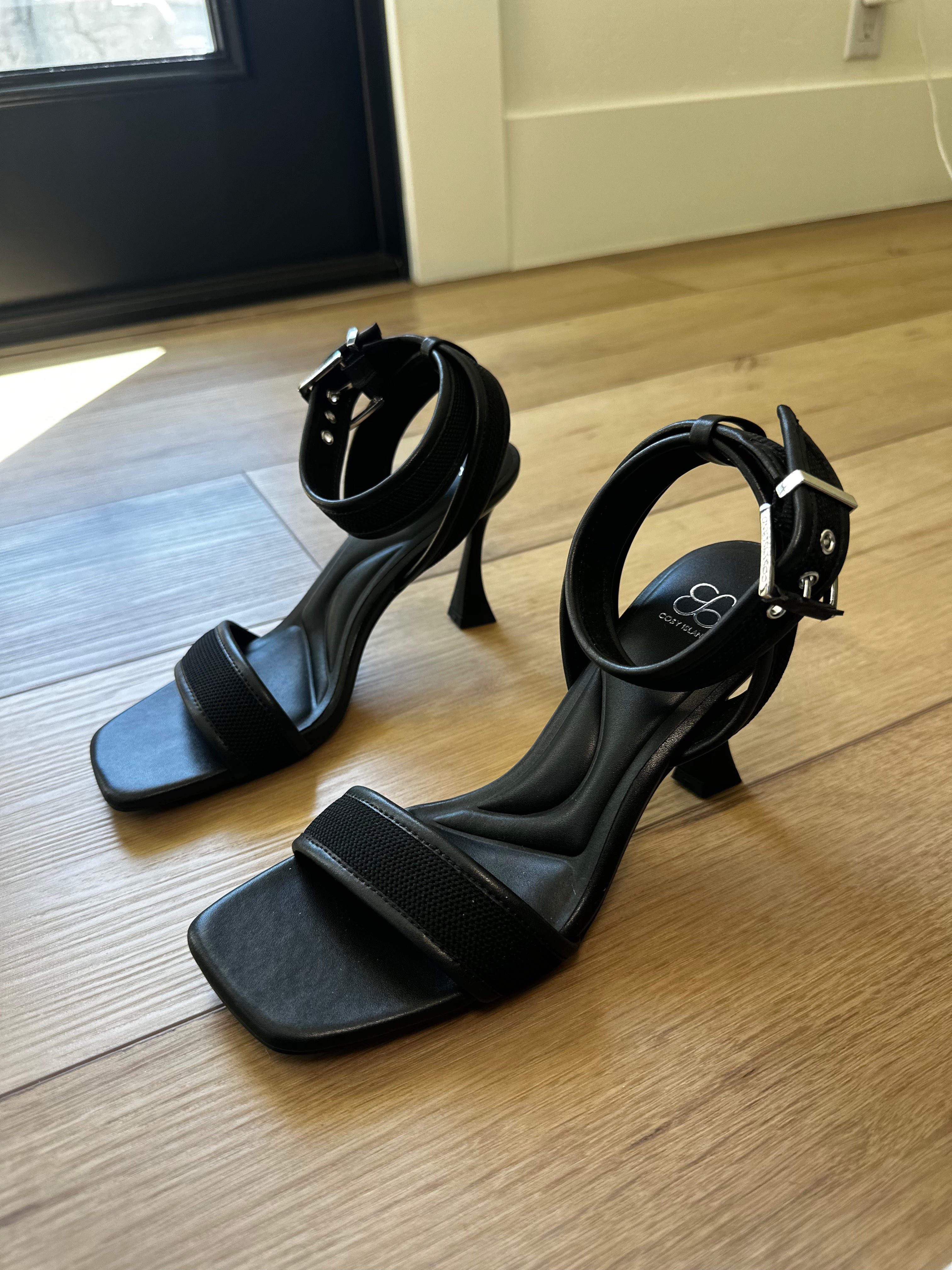 Black Heels New (Size 7.5)
