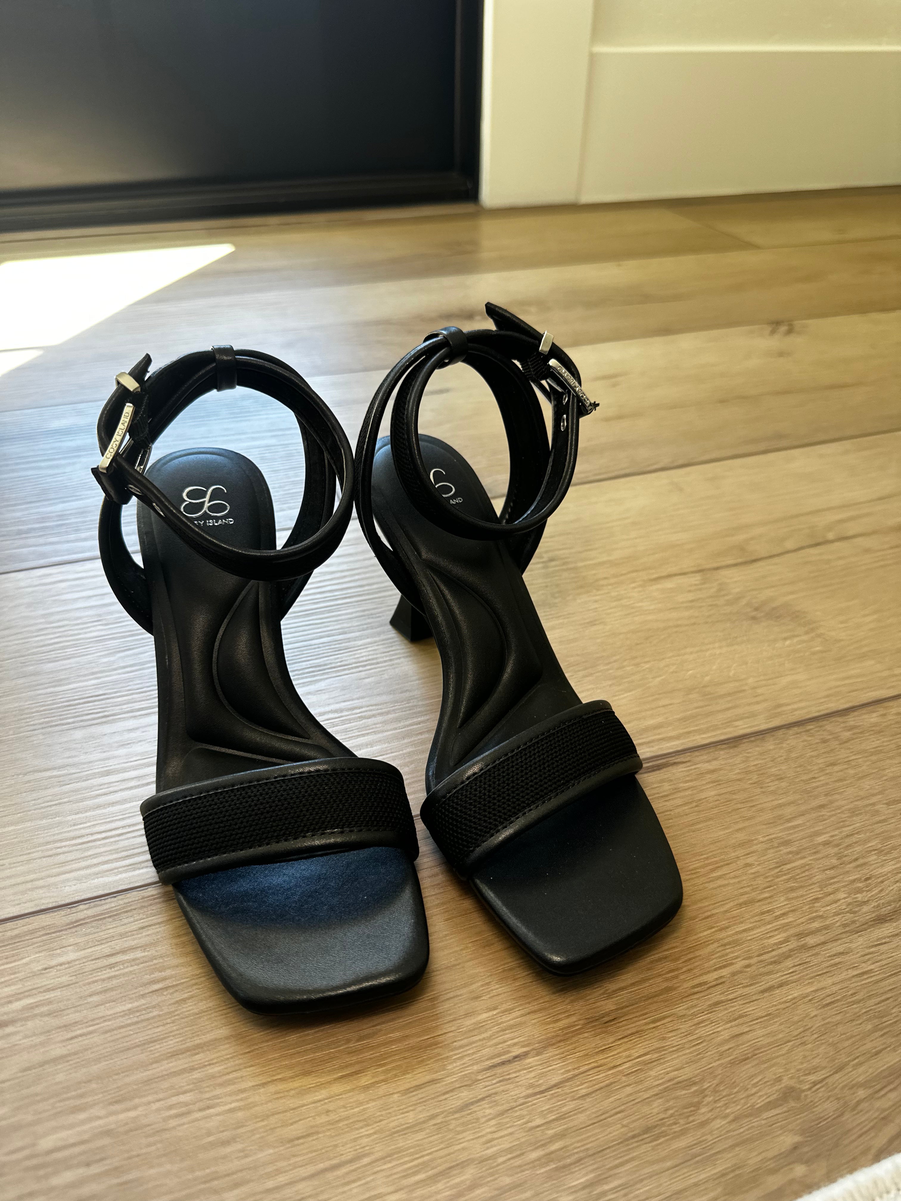 Black Heels New (Size 7.5)