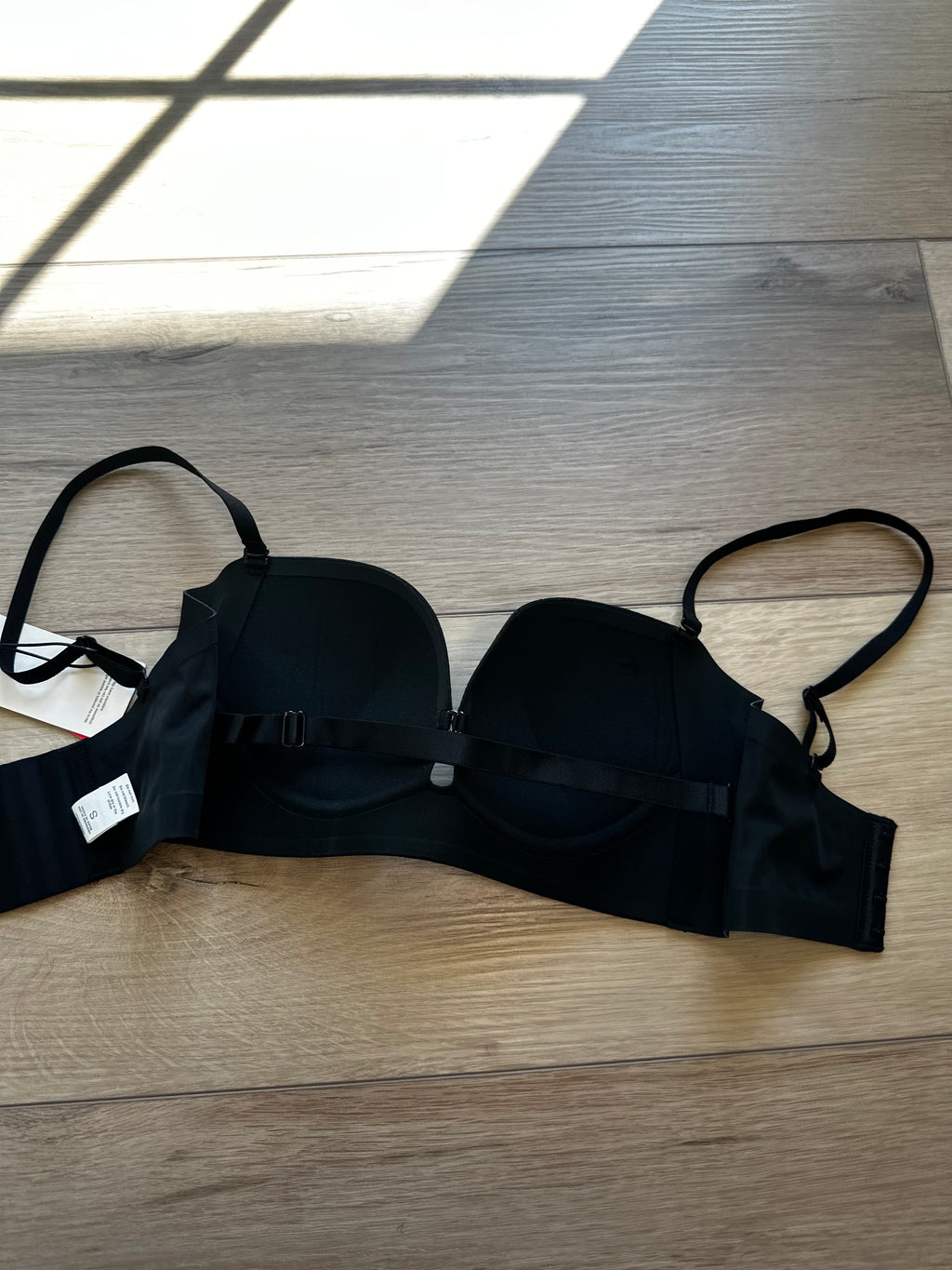 New Black Strapless Bra (Size Small)