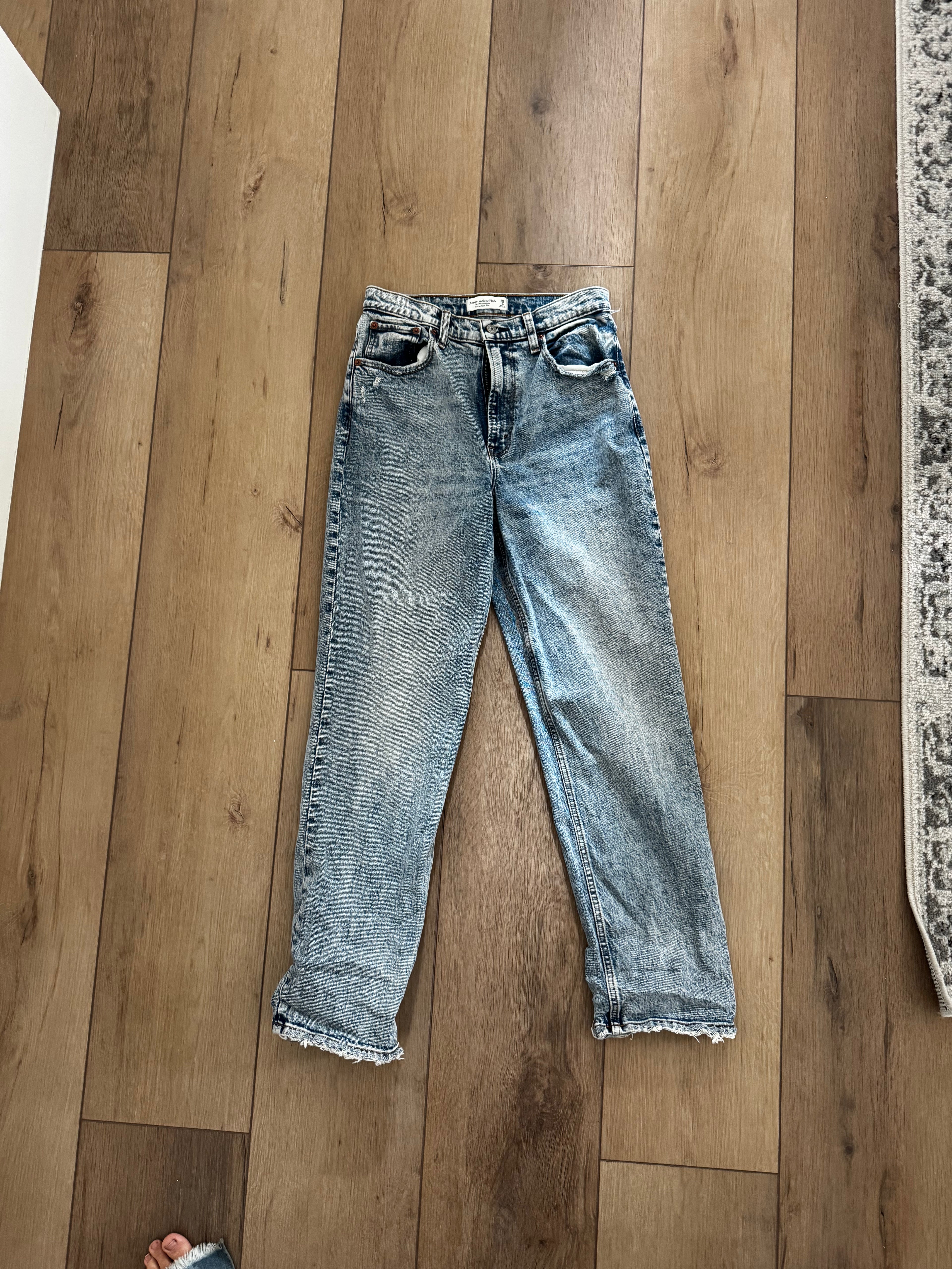 Abercrombie & Fitch - The '90s Straight Ultra High Rise