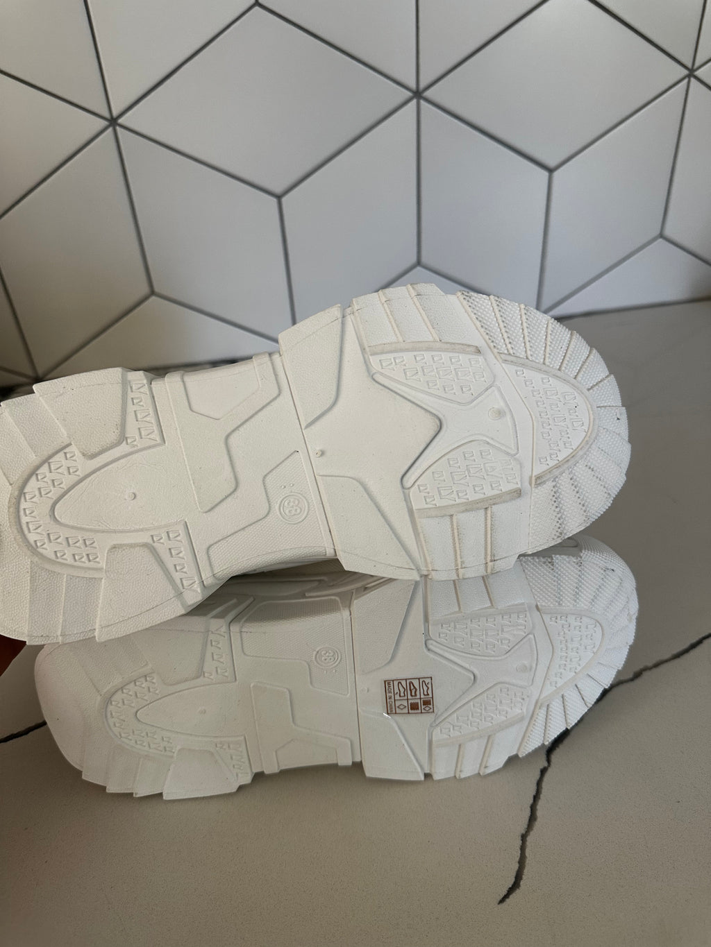 White Sneakers New (Size 7.5)