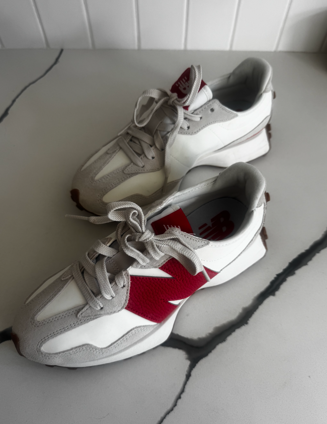 New Balance 327 Sneakers in Red (Moonbeam/Watermelon)