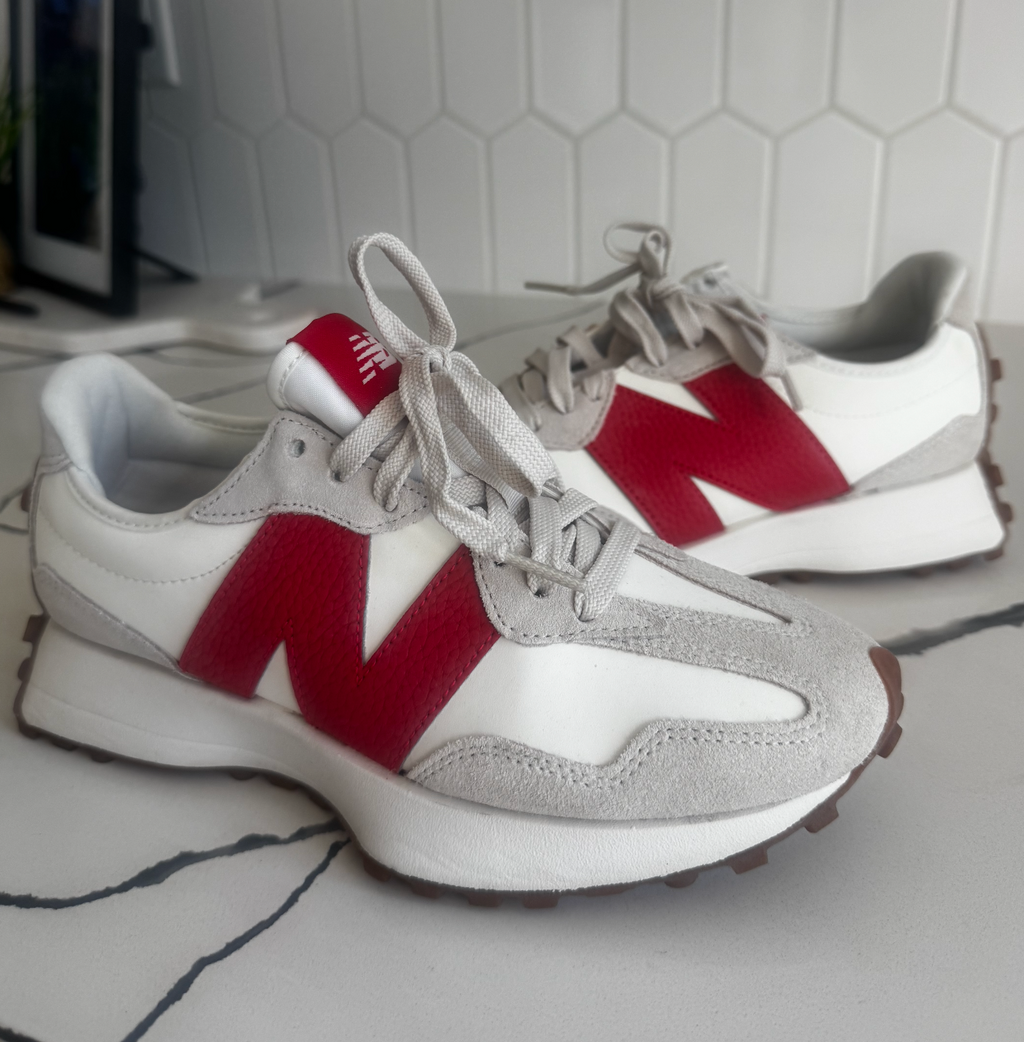 New Balance 327 Sneakers in Red (Moonbeam/Watermelon)