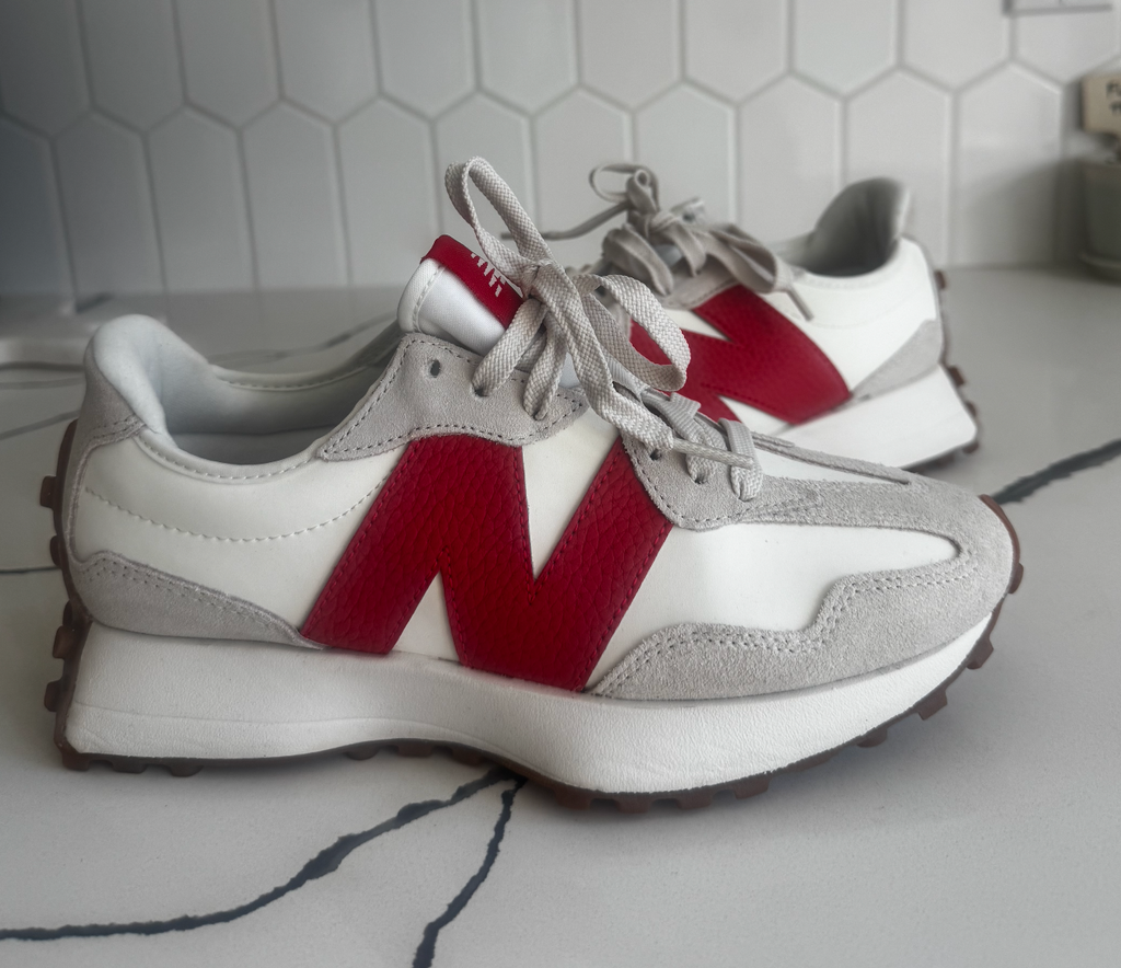 New Balance 327 Sneakers in Red (Moonbeam/Watermelon)