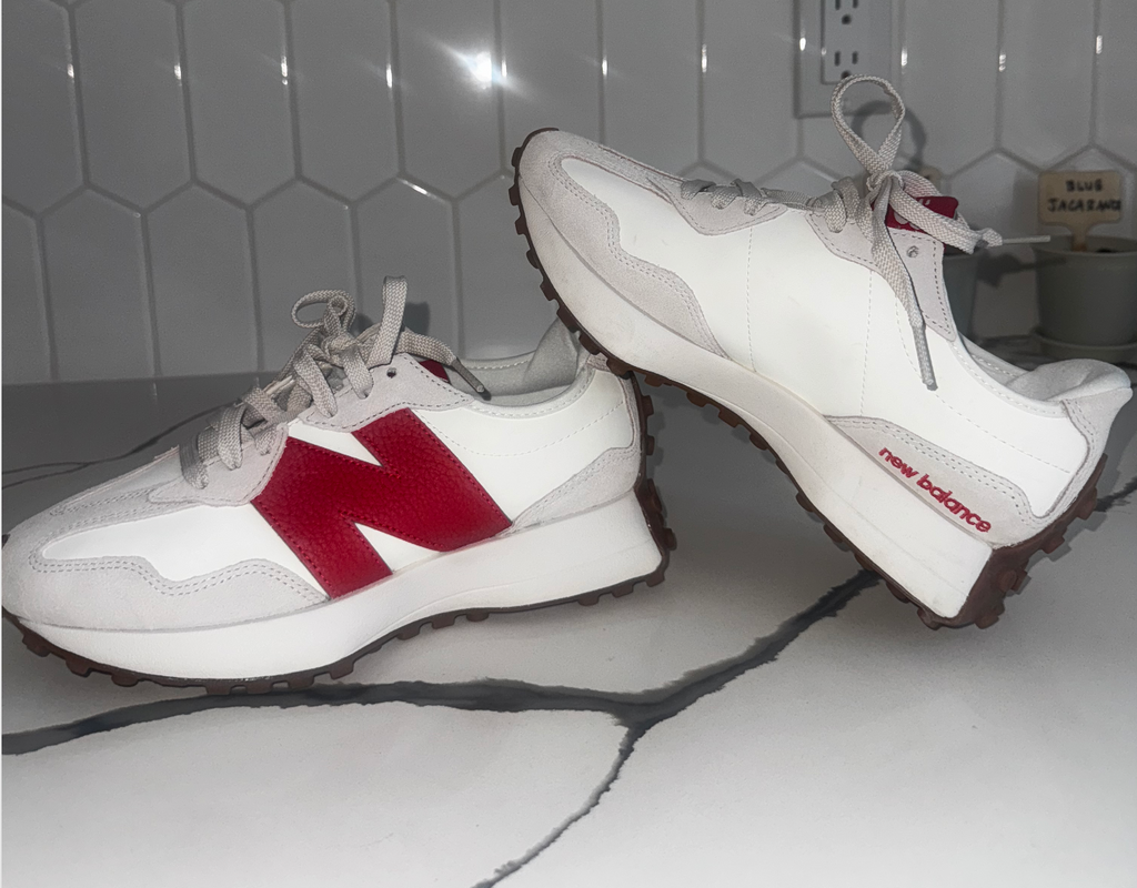 New Balance 327 Sneakers in Red (Moonbeam/Watermelon)