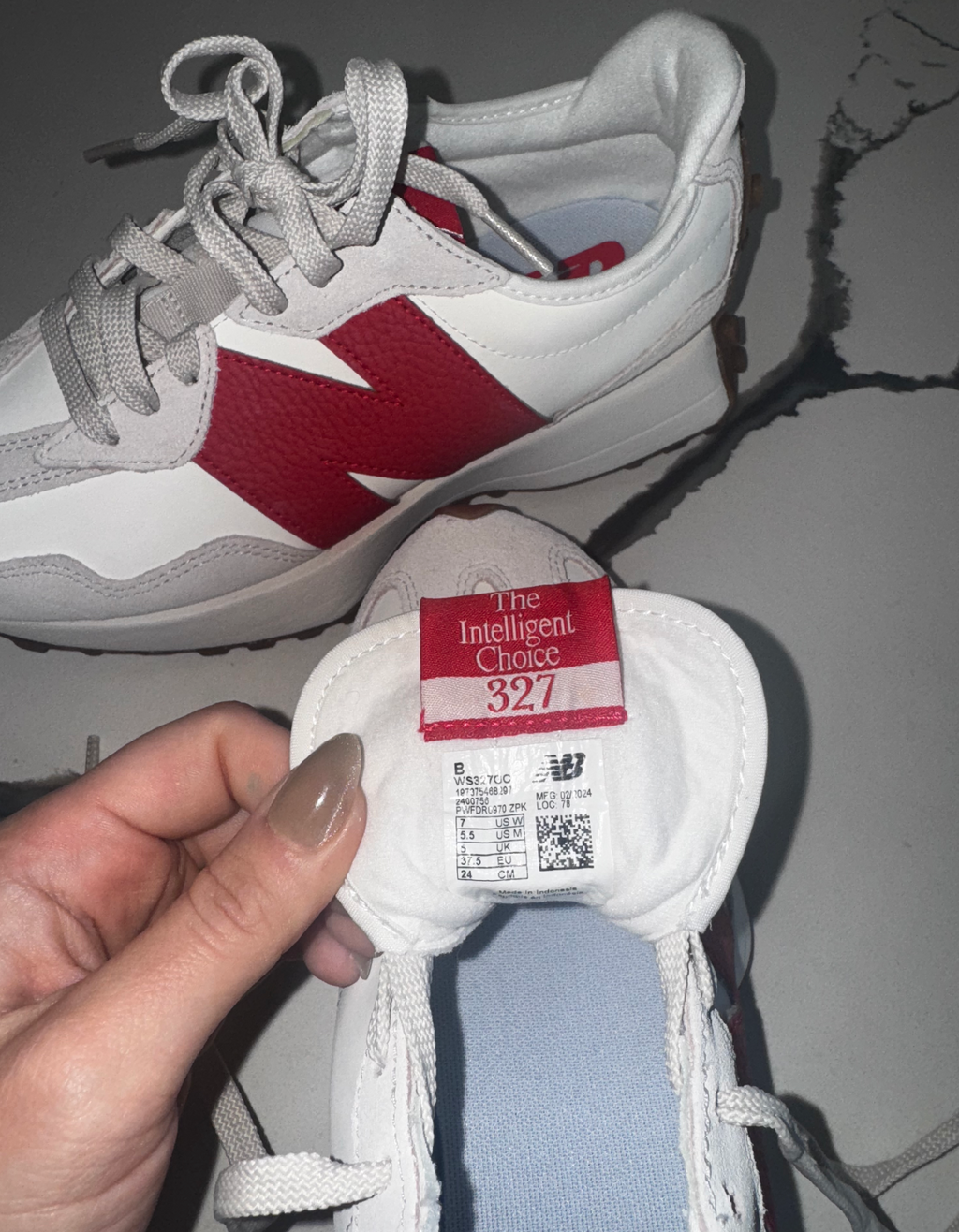 New Balance 327 Sneakers in Red (Moonbeam/Watermelon)