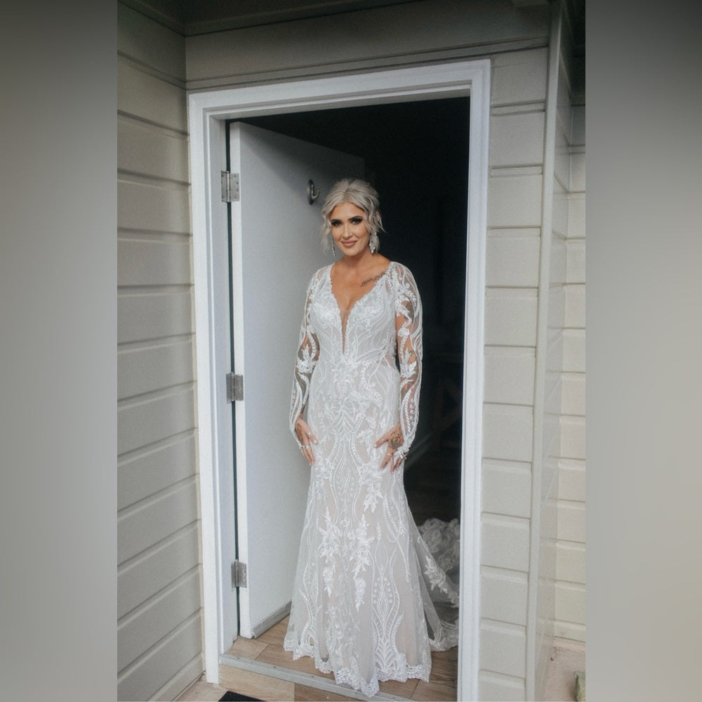 Long Sleeve Lace Boho Wedding Dress (Size 6)